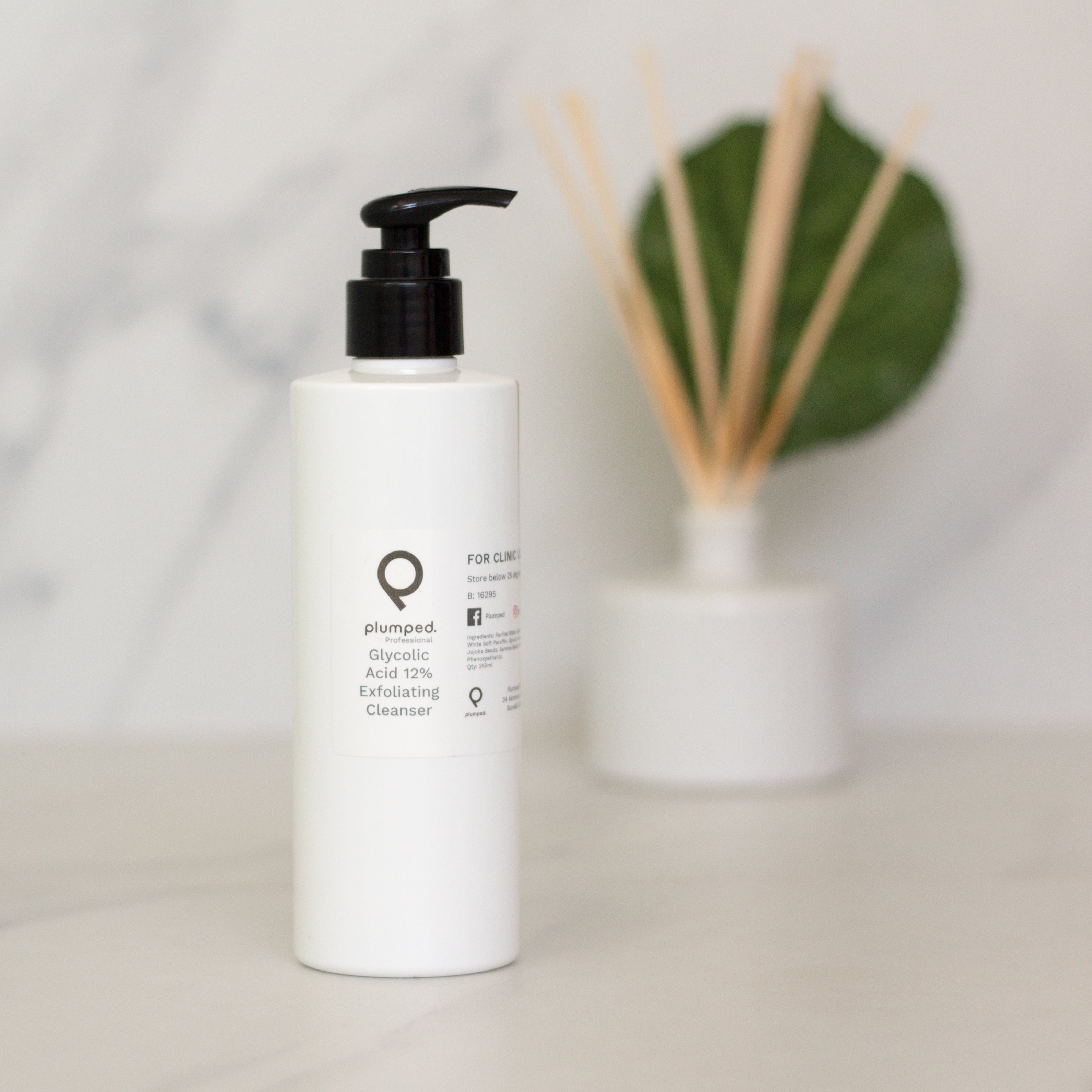 Plumped Professional Glycolic Acid 12% Exfoliating Cleanser CLINIC