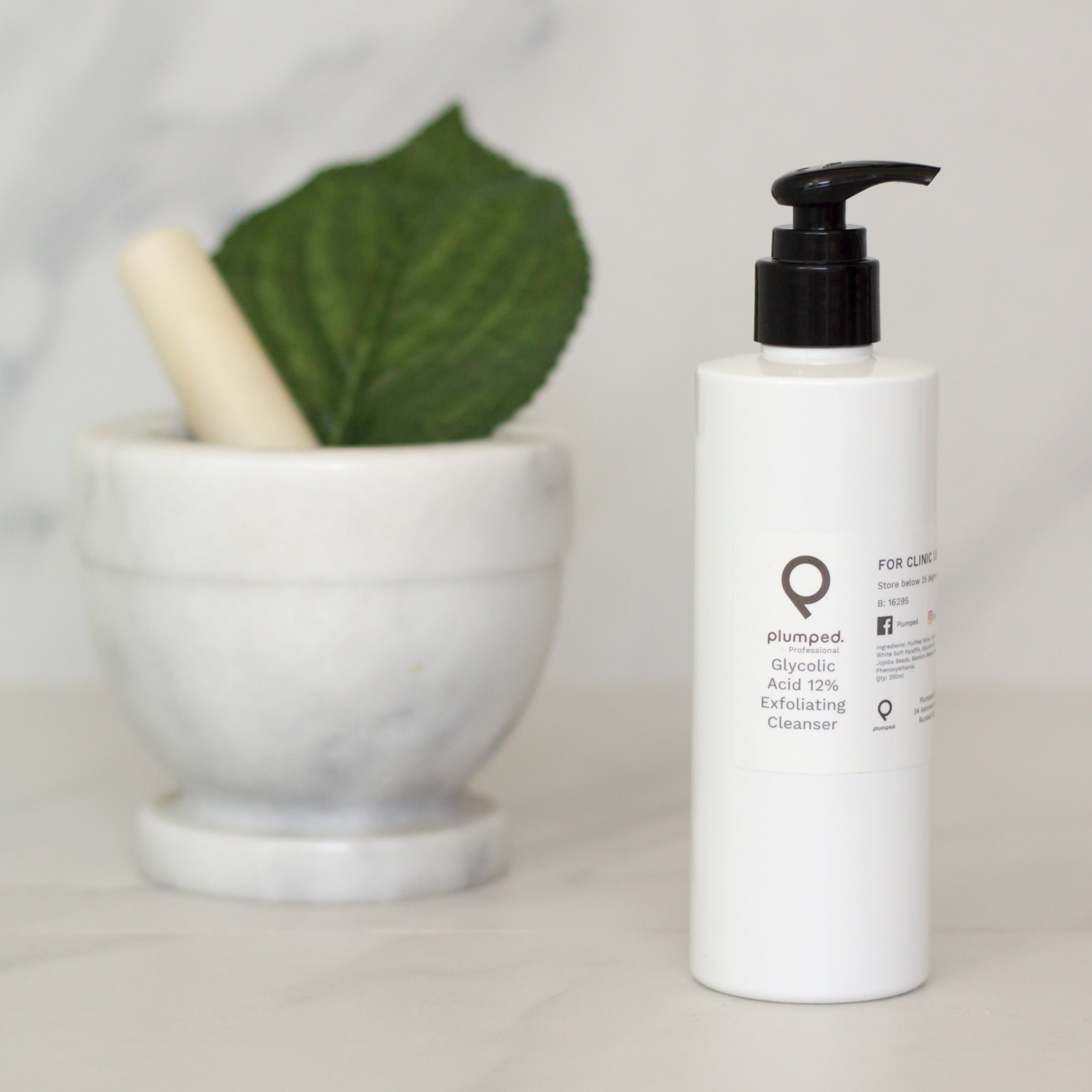Plumped Professional Glycolic Acid 12% Exfoliating Cleanser CLINIC