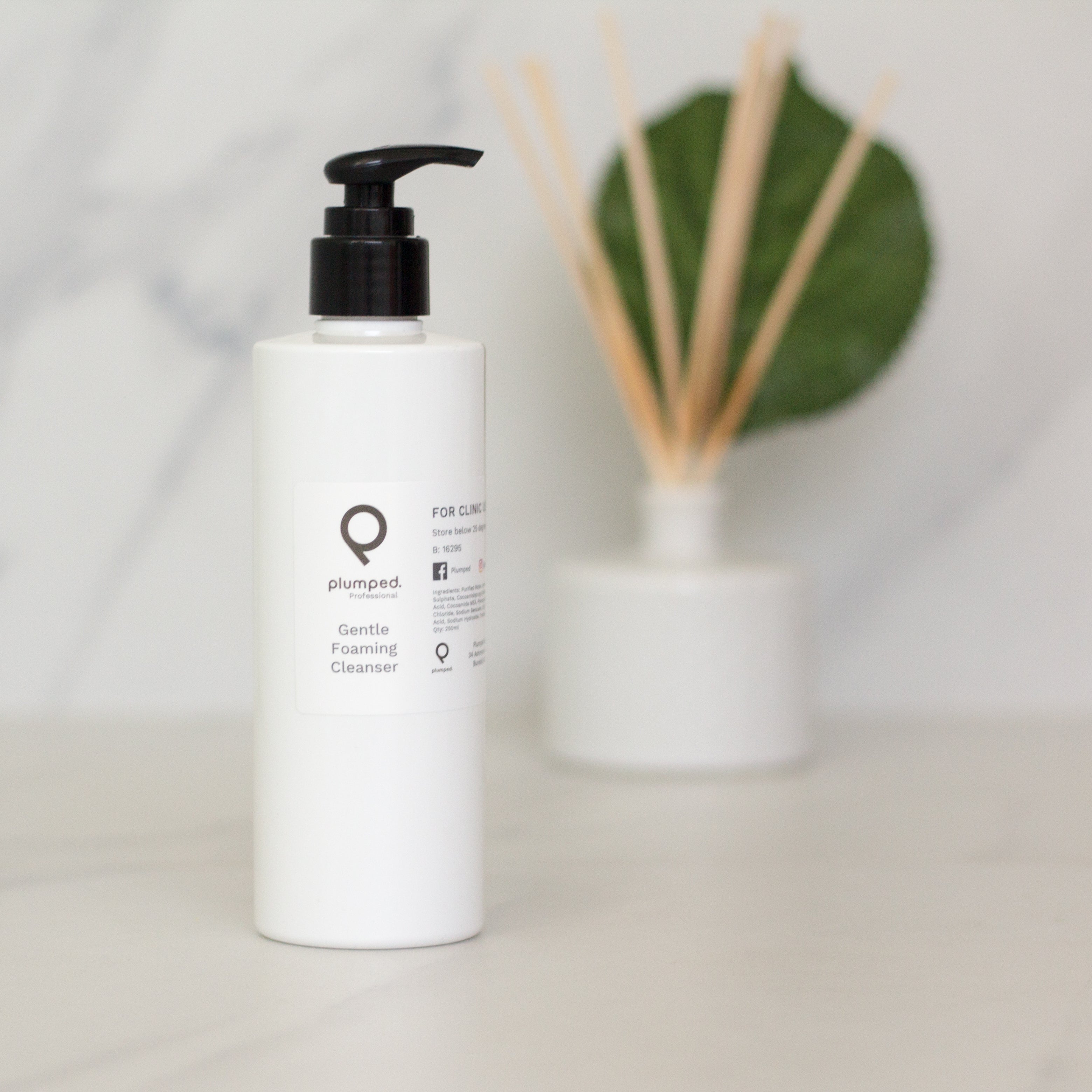 Plumped Professional Gentle Foaming Cleanser CLINIC